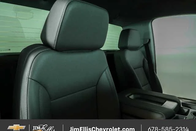 New 2026 Summit White Chevrolet WT image 18