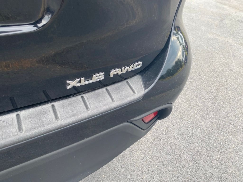 Used 2022 Black Toyota XLE image 36