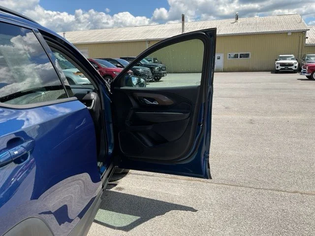 Used 2019 Blue Emerald Metallic GMC  image 37