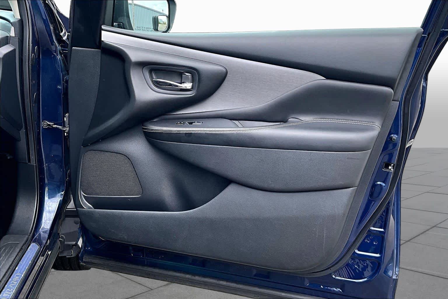Used 2019 Deep Blue Pearl Nissan S image 21