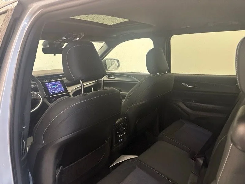 New 2026 Silver Zynith Exterior Paint Jeep Laredo X image 20