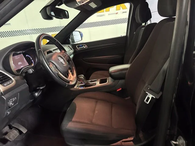 Used 2016 Brilliant Black Crystal Pearlcoat Jeep Laredo image 10