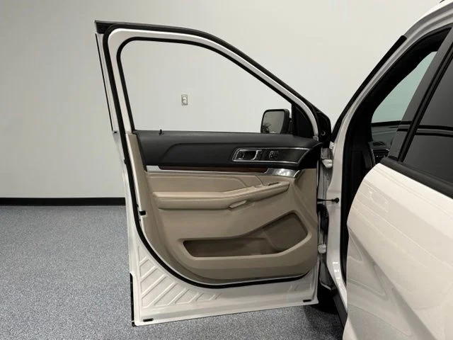Used 2018 White Ford Limited image 11