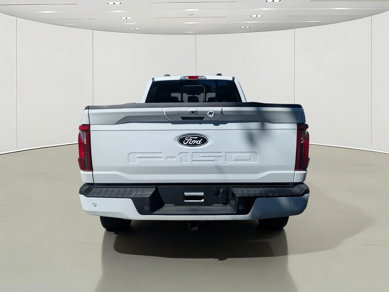 New 2026 Oxford White Ford XLT image 7