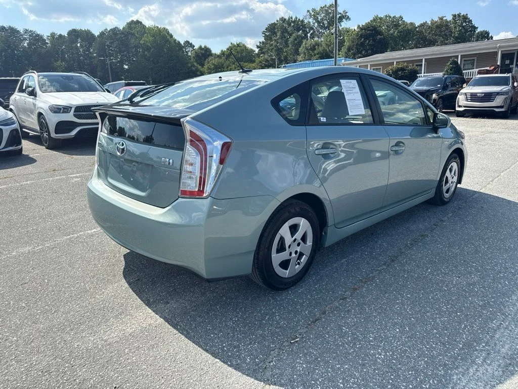 Used 2013 Beige Toyota Three image 5