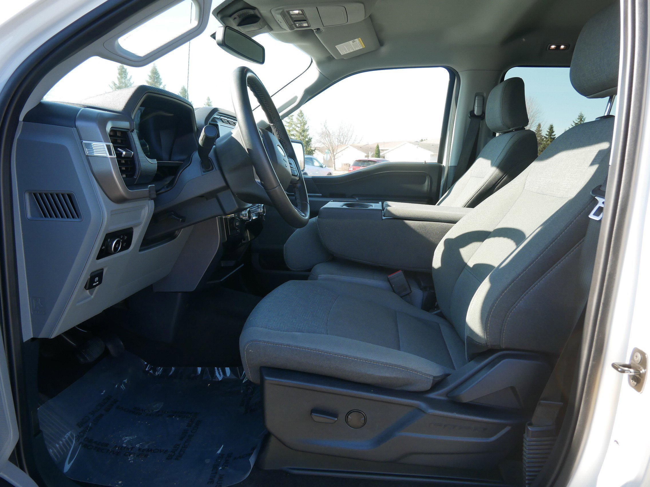 Used 2024 Oxford White Ford XLT image 10