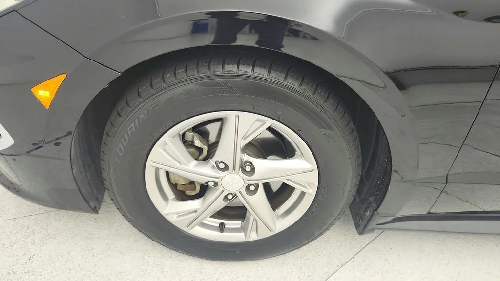 Used 2021 Black Hyundai SE image 25