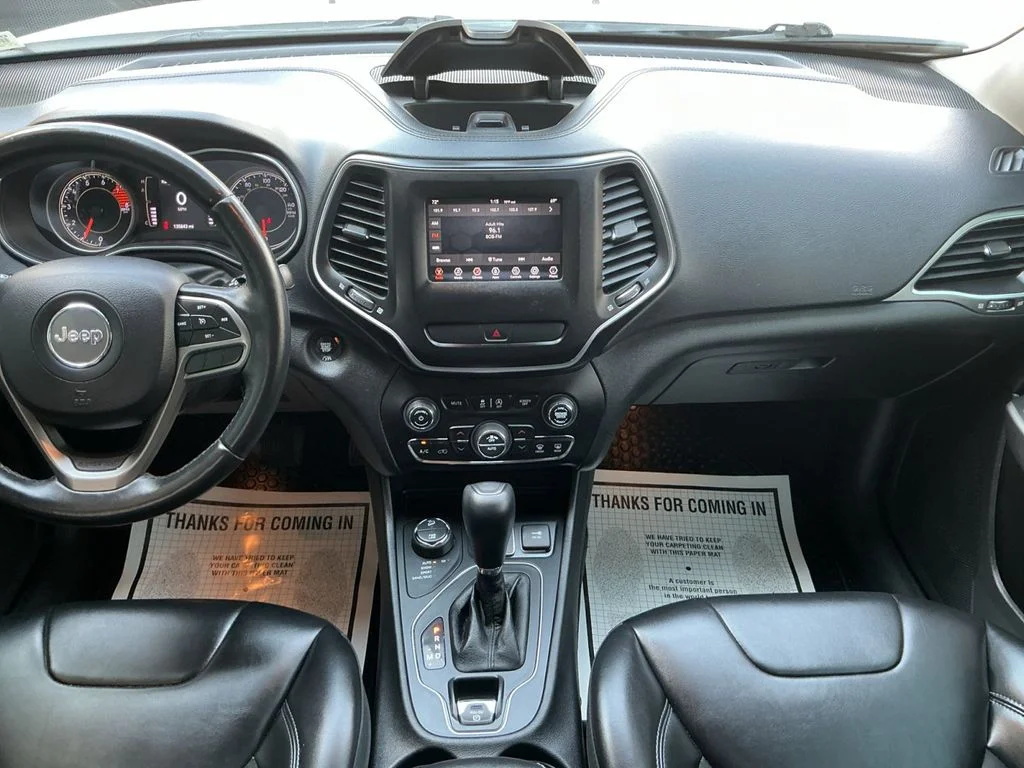 Used 2019 White Jeep Latitude Plus image 20