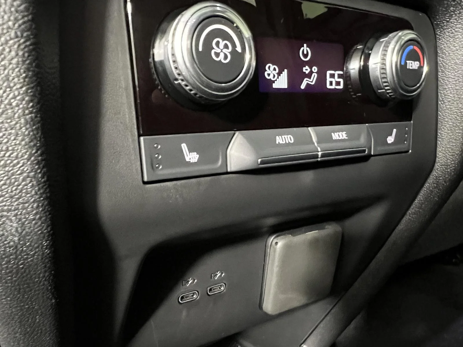 Used 2025 Summit White GMC AWD AT4 image 26