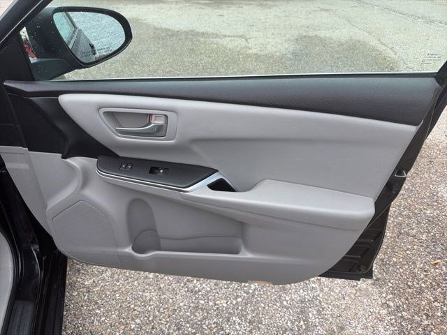 Used 2016 Midnight Black Metallic Toyota LE image 17