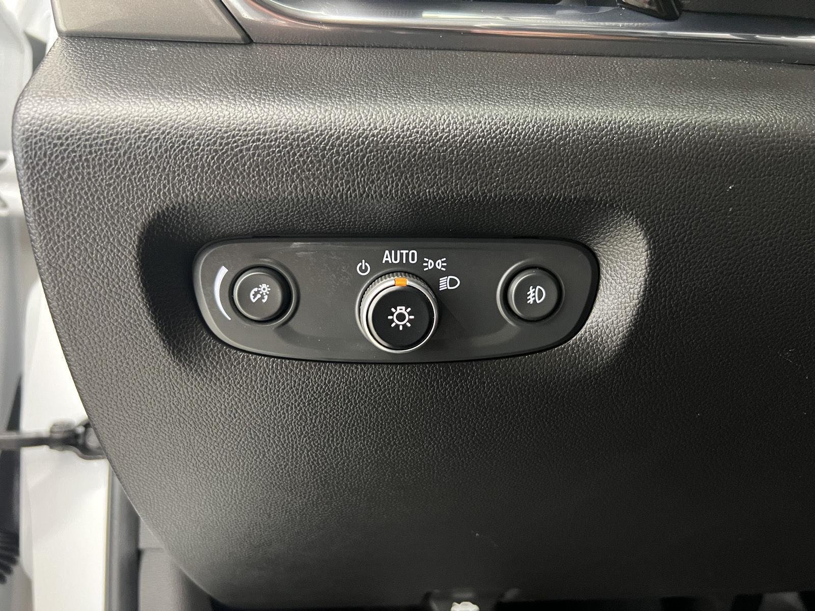 Used 2019 Summit White Chevrolet RS image 14