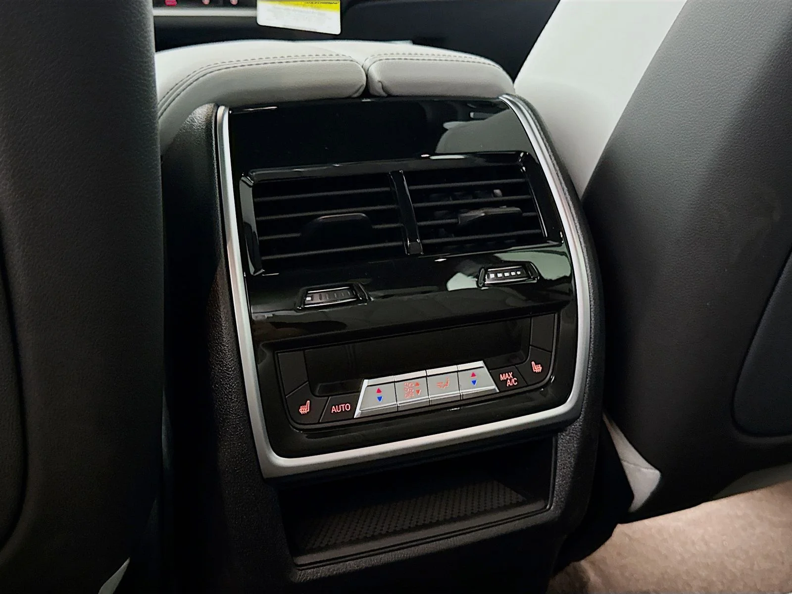 2026 BMW X5 M60i - Photo 27