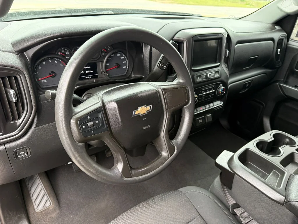 Used 2019 Black Chevrolet Custom image 18