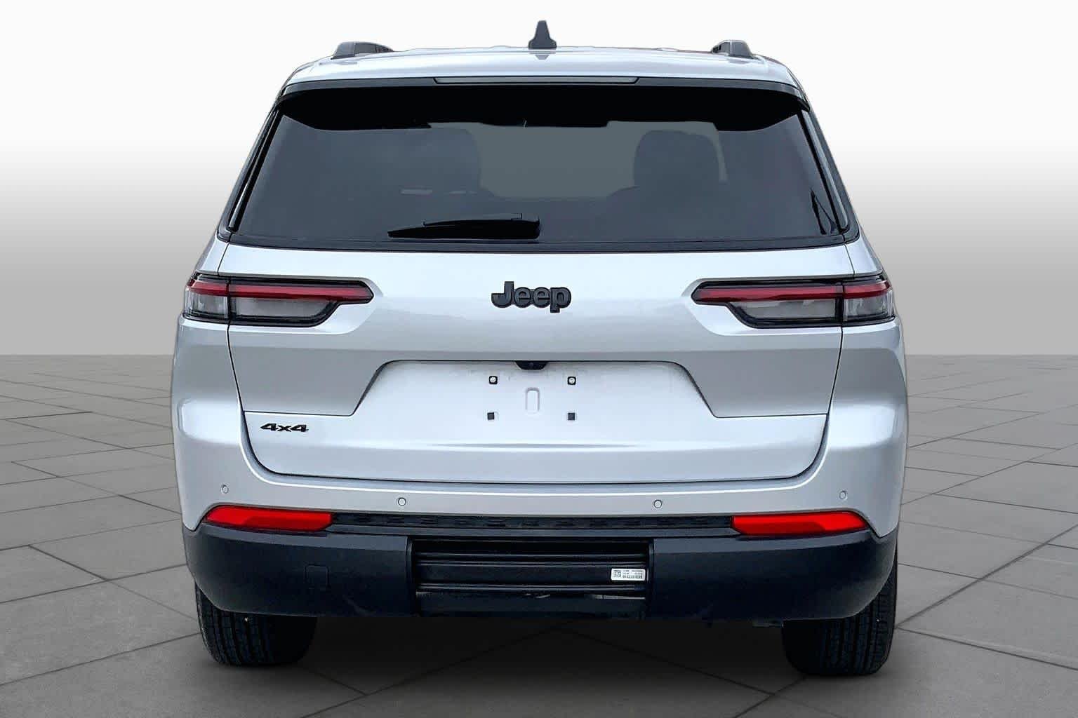 Used 2025 Silver Zynith Jeep Altitude X image 5