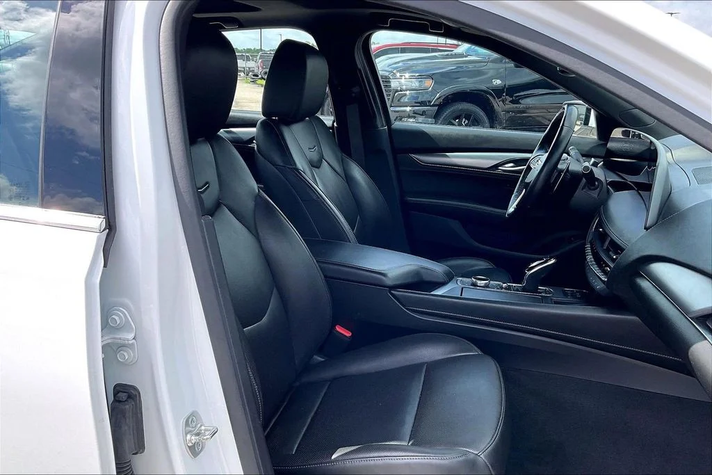 Used 2025 White Cadillac Premium Luxury image 30