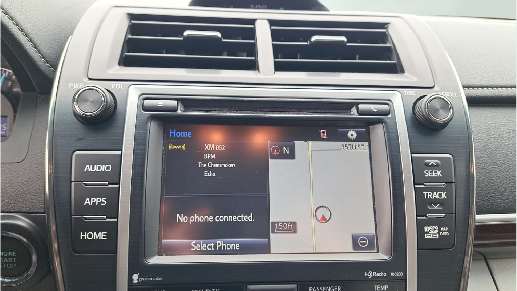 Used 2014 Black Toyota XLE image 20