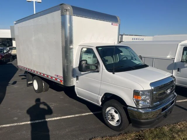 New 2026 Oxford White Ford Base image 3