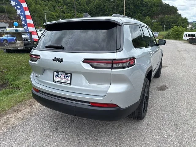 New 2026 Silver Zynith Exterior Paint Jeep Laredo image 3