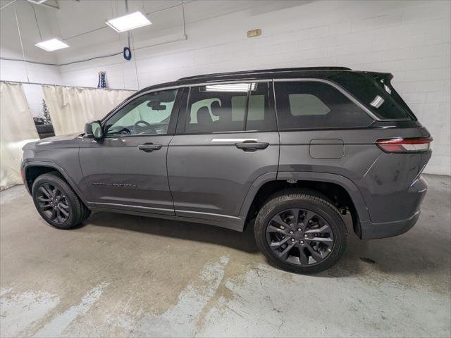 New 2026 Baltic Gray Metallic Clear-Coat Exterior Paint Jeep Limited image 8