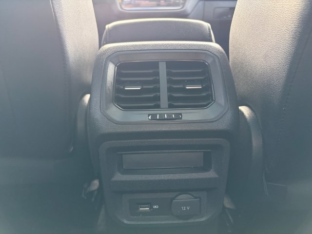 Used 2019  Volkswagen 2.0T SE image 19