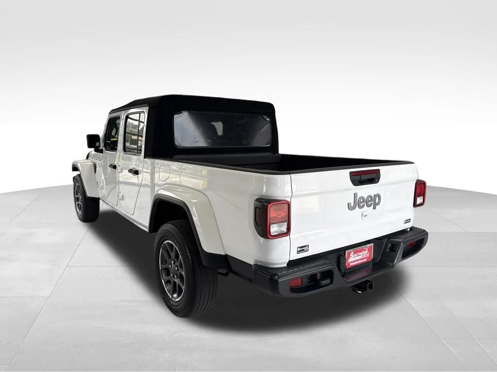 Used 2021 White Jeep Overland image 3