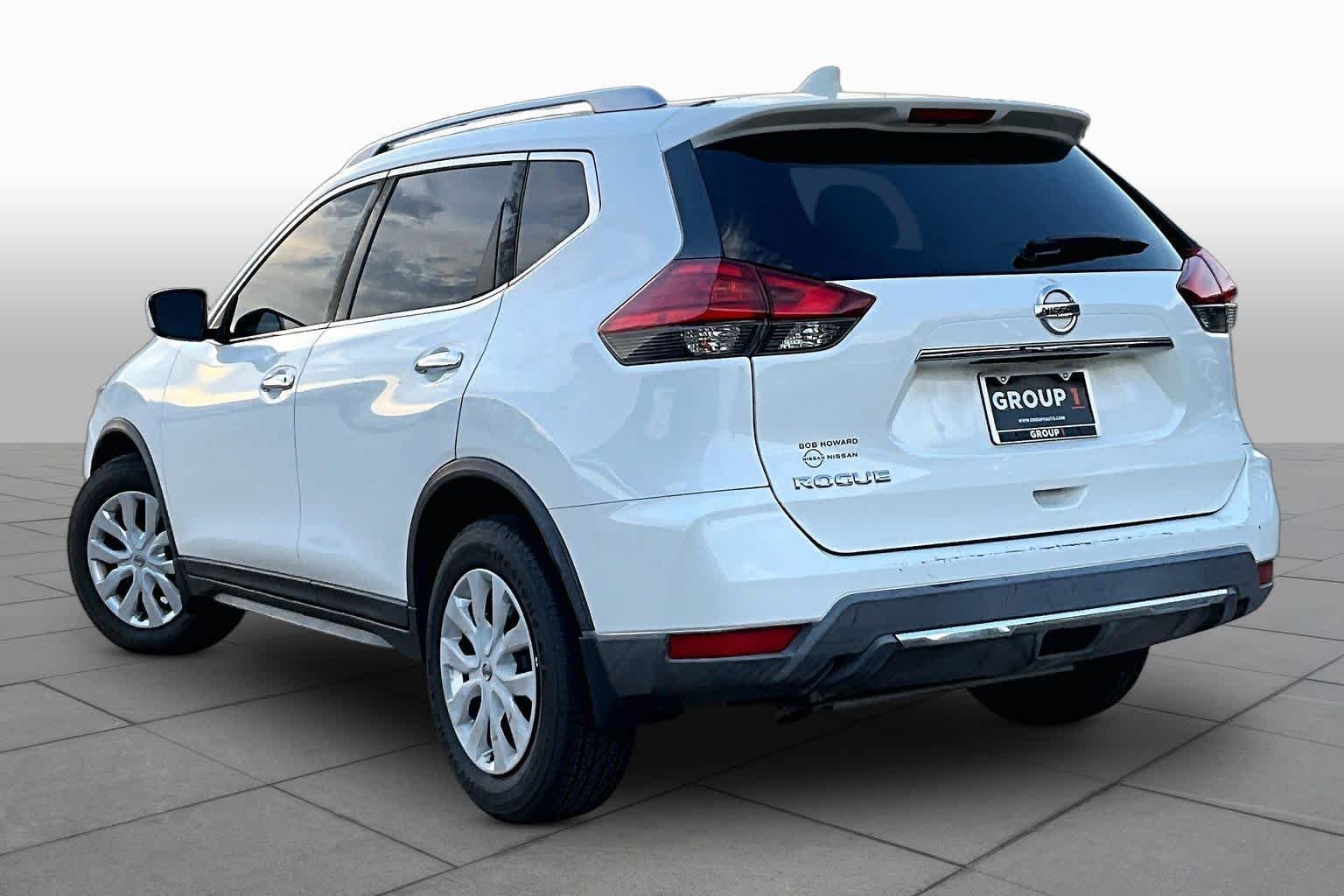 Used 2017 Glacier White Nissan S image 11