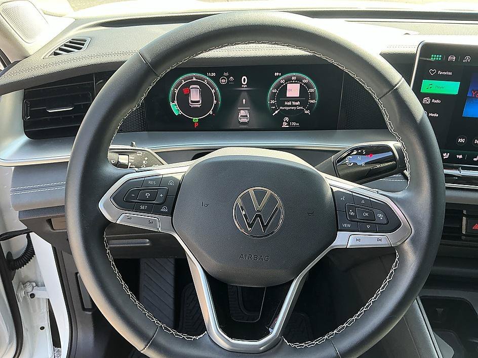 Used 2025 Pure White Volkswagen SE image 14
