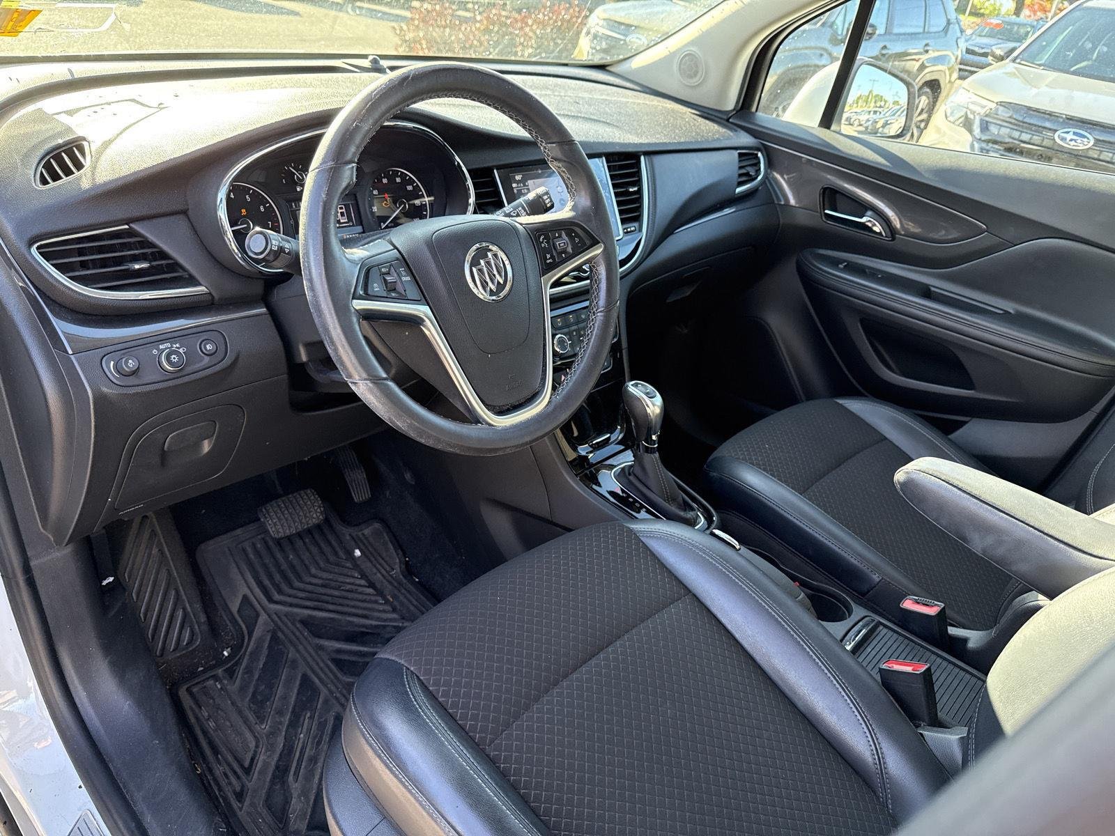 Used 2019 White Frost Tricoat Buick Sport Touring image 7