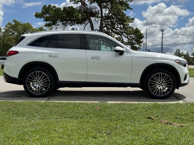 New 2025 Polar White Mercedes-Benz GLC 300 image 24