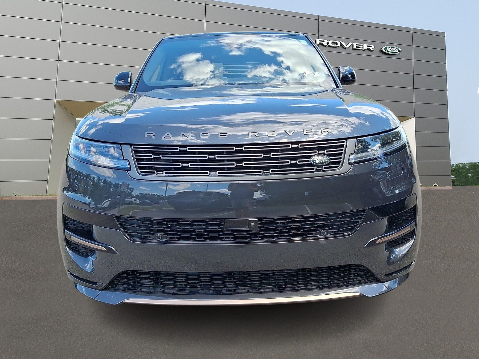 New 2026 Carpathian Grey Land Rover P400 Dynamic SE image 8