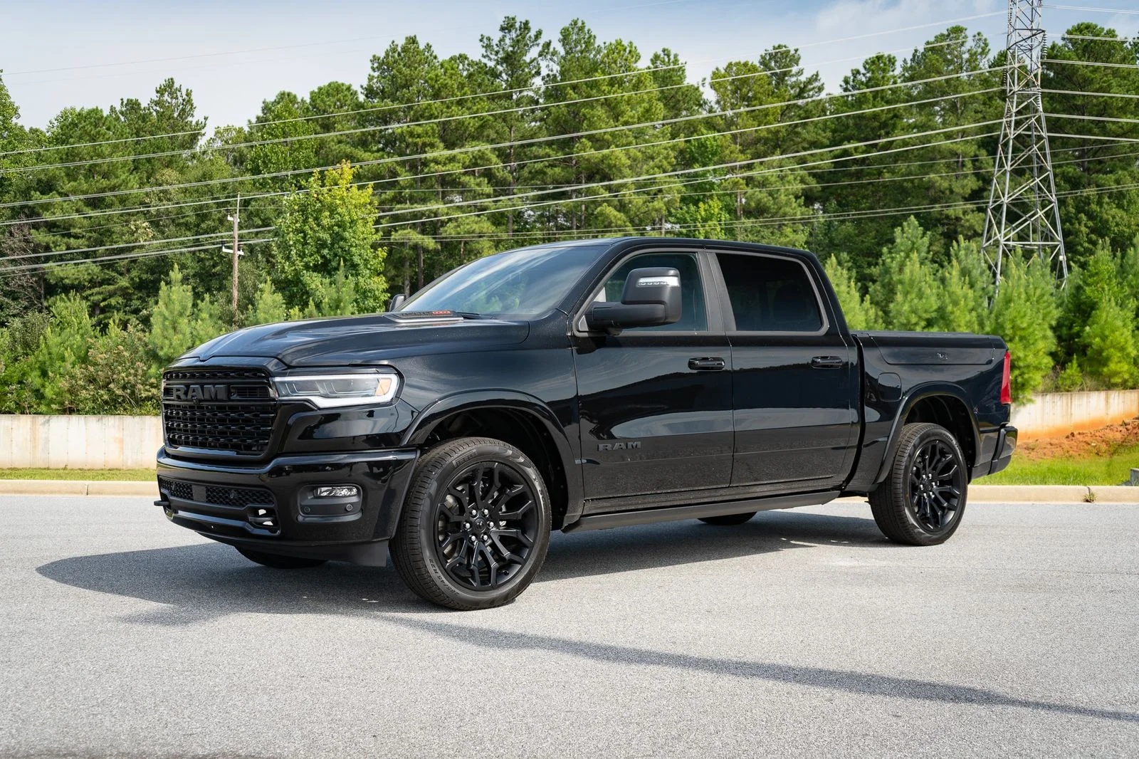 New 2026 Diamond Black Crystal Pearl-Coat Exterior Paint RAM Limited image 9