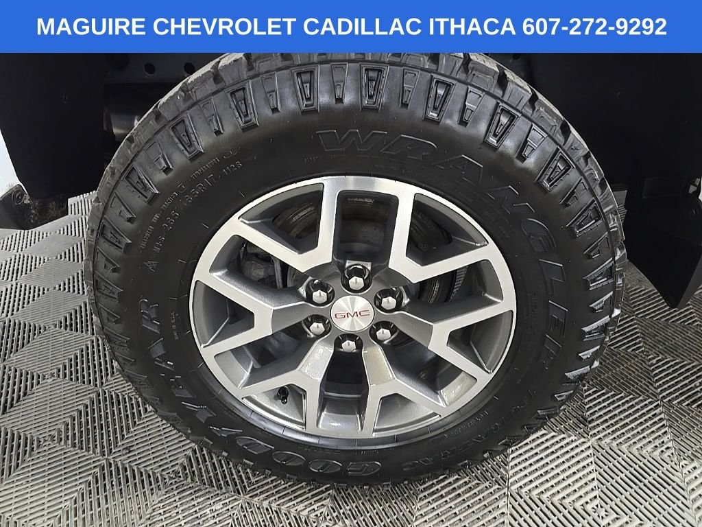 Used 2022 White GMC AT4 w/Leather image 13