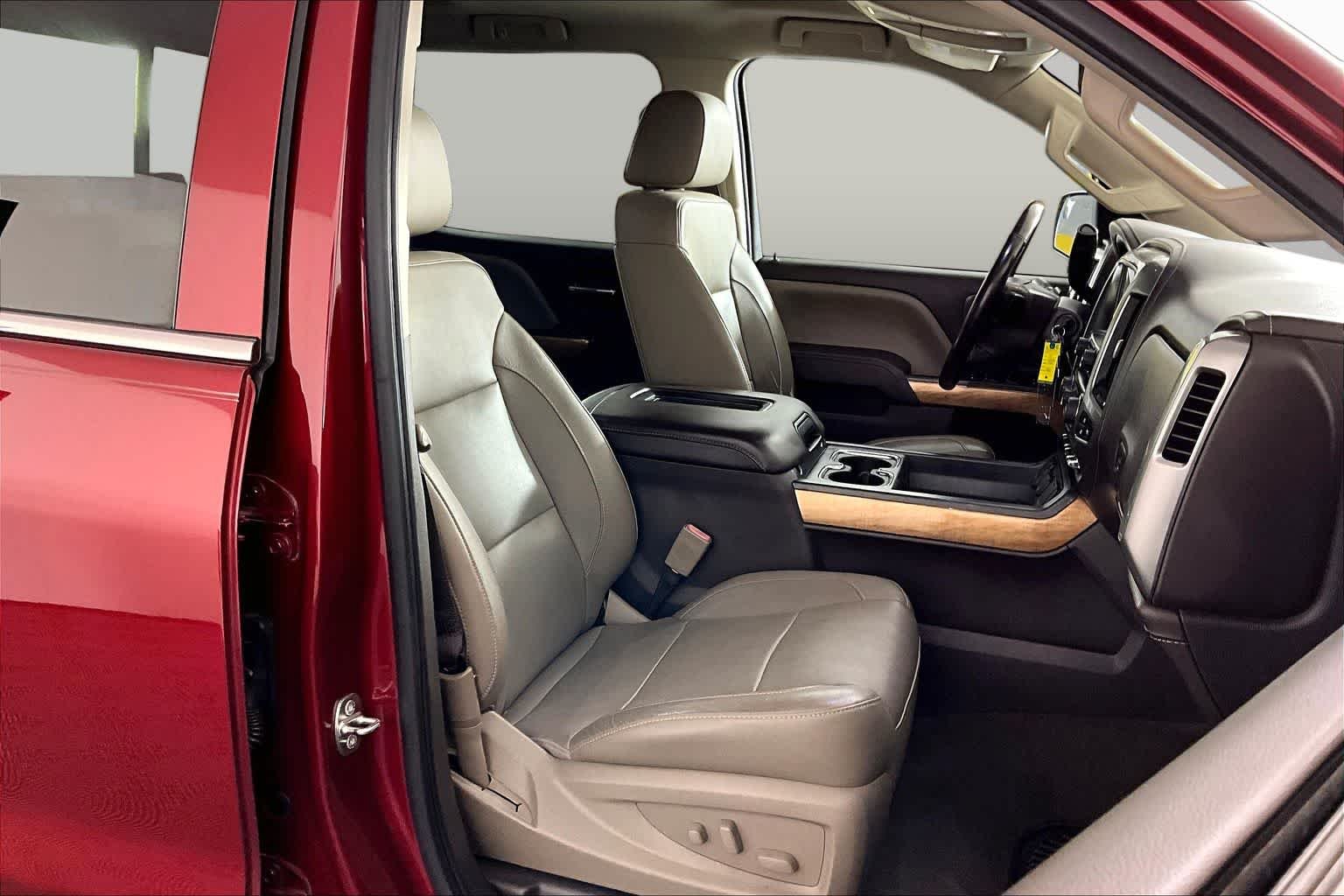 Used 2018 Cajun Red Tintcoat Chevrolet LTZ image 9