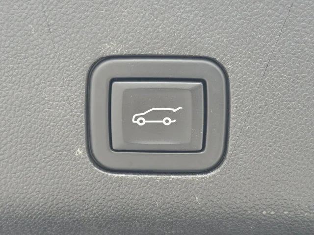 Used 2023 BLACK Chevrolet Z71 image 19