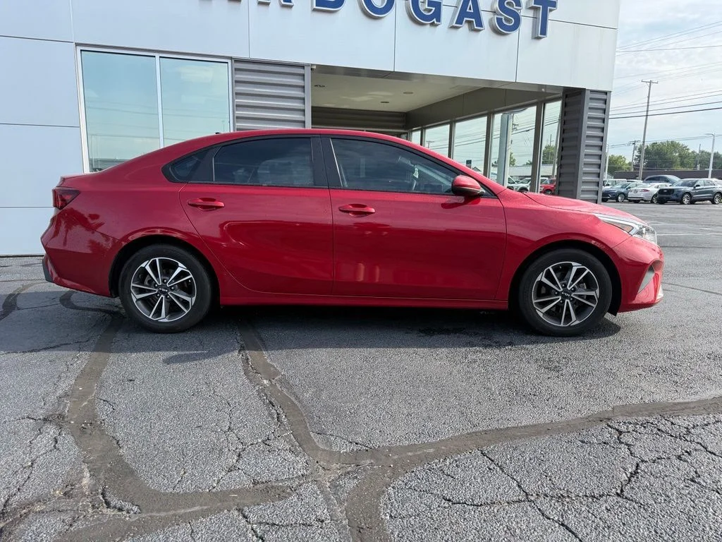 Used 2023 Red Kia LXS image 4