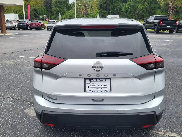 Used 2025 Silver Nissan SV image 3
