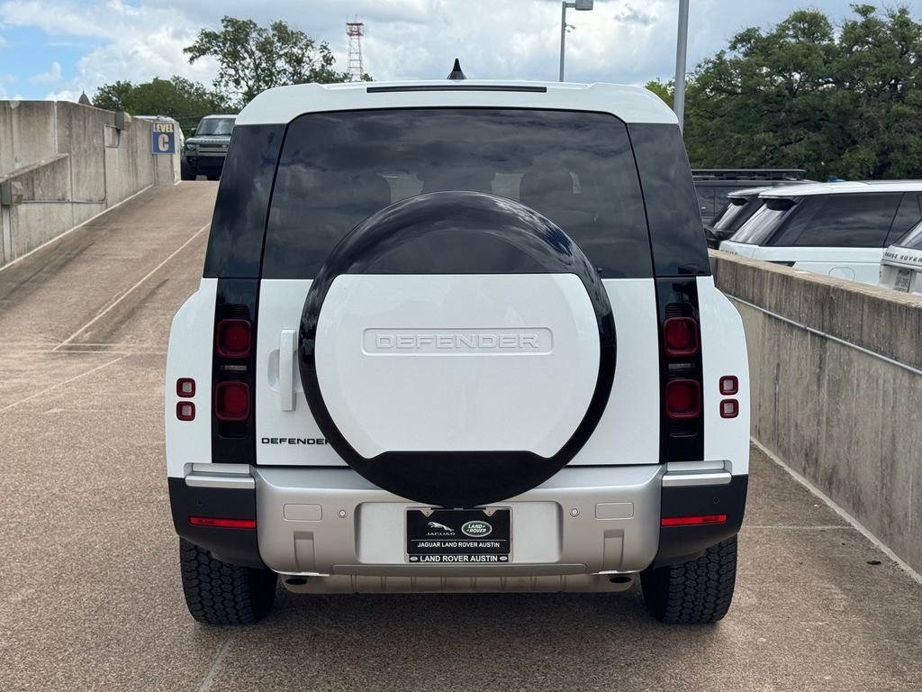 Used 2025  Land Rover S image 7