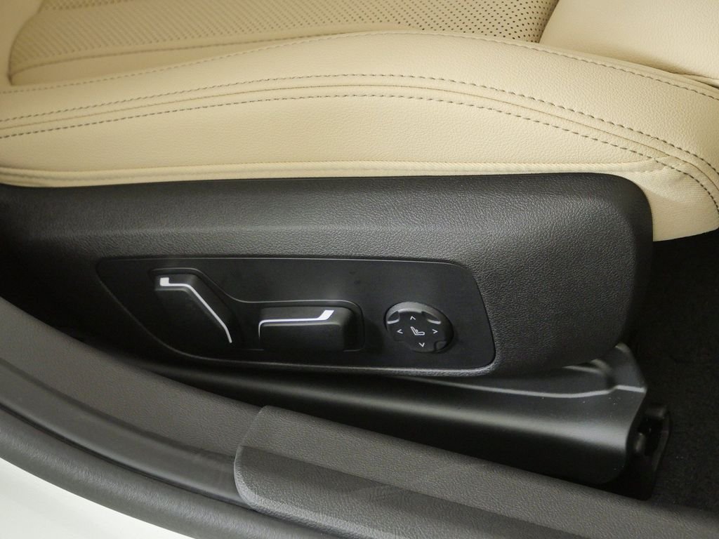 New 2026 Alpine White BMW 330i xDrive image 22