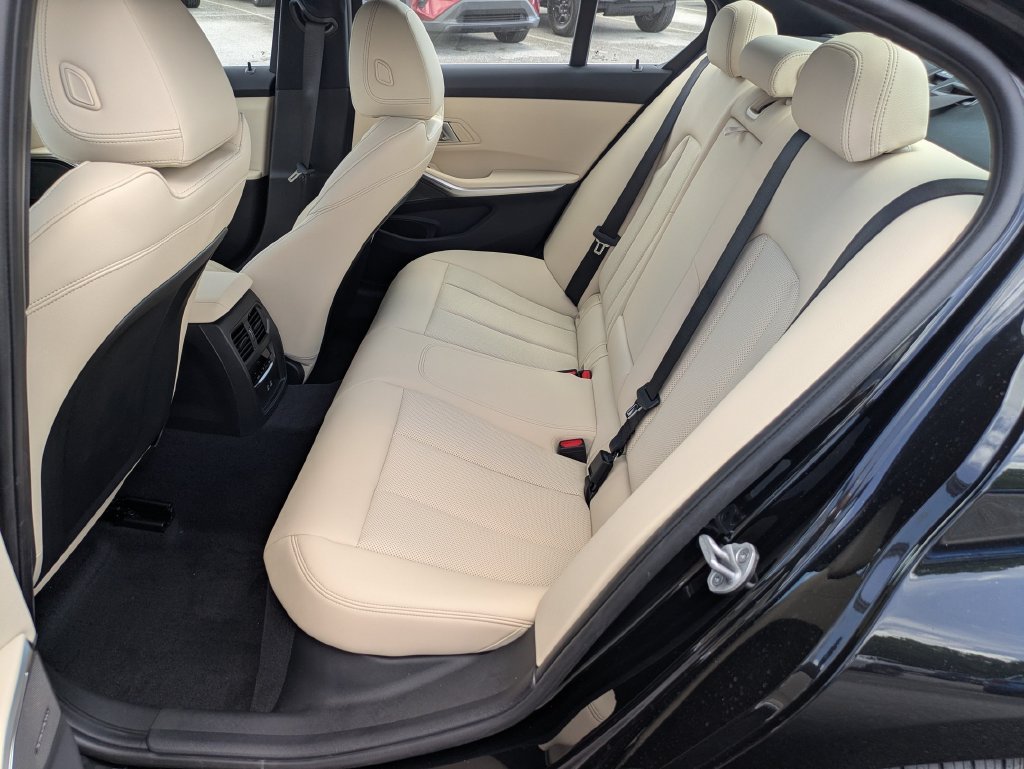 New 2026 Black Sapphire Metallic BMW 330i image 21