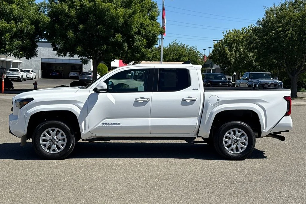 Used 2025 White Toyota SR5 image 10