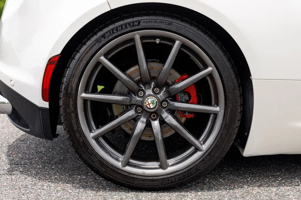 Used 2016 White Alfa Romeo Base image 33