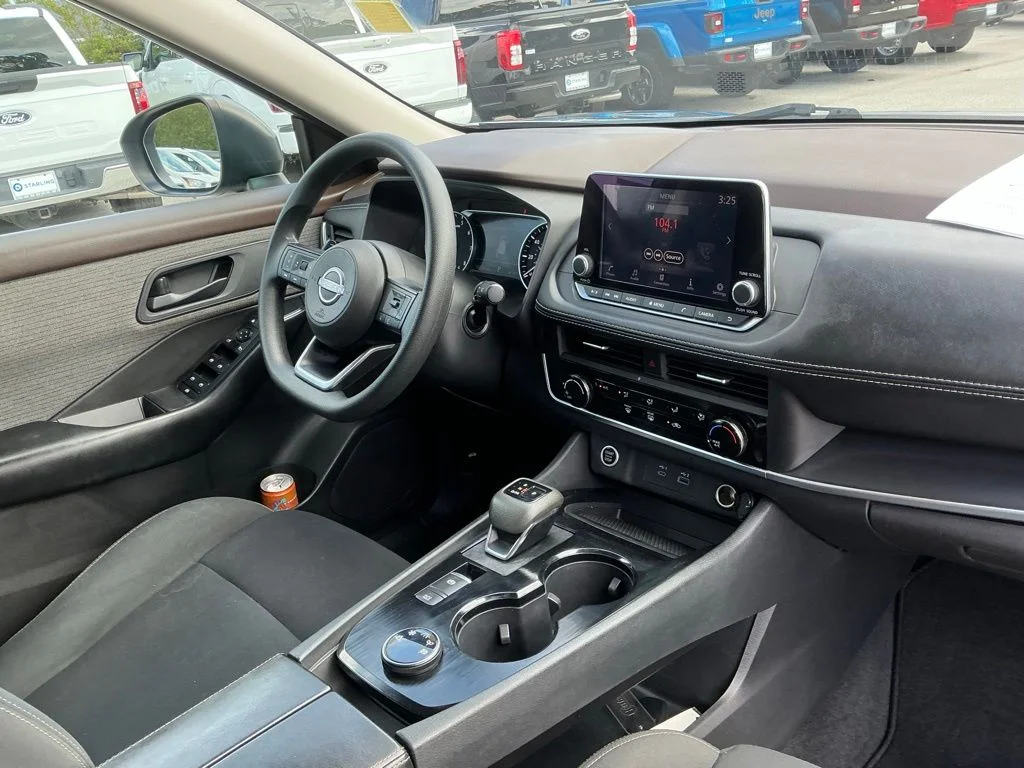 Used 2023 Gray Nissan S image 12