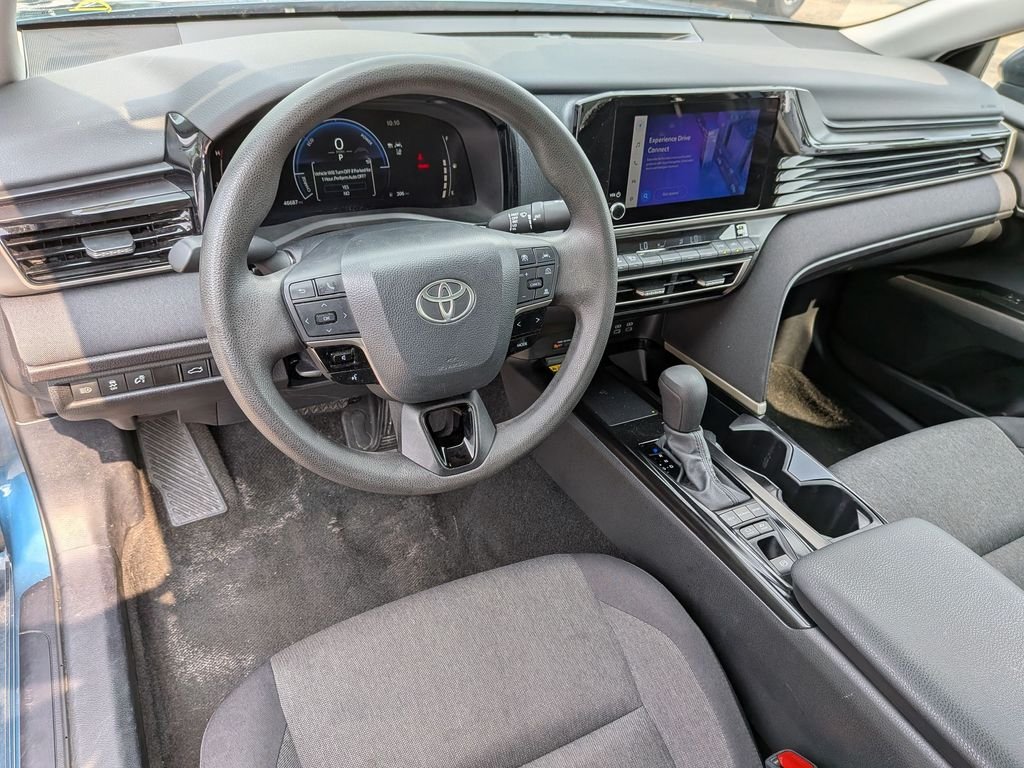 Used 2025  Toyota LE image 16