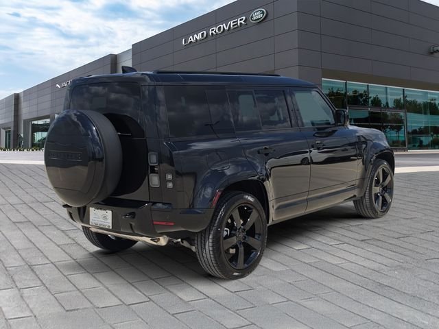 New 2026 Santorini Black Land Rover X-Dynamic SE image 5