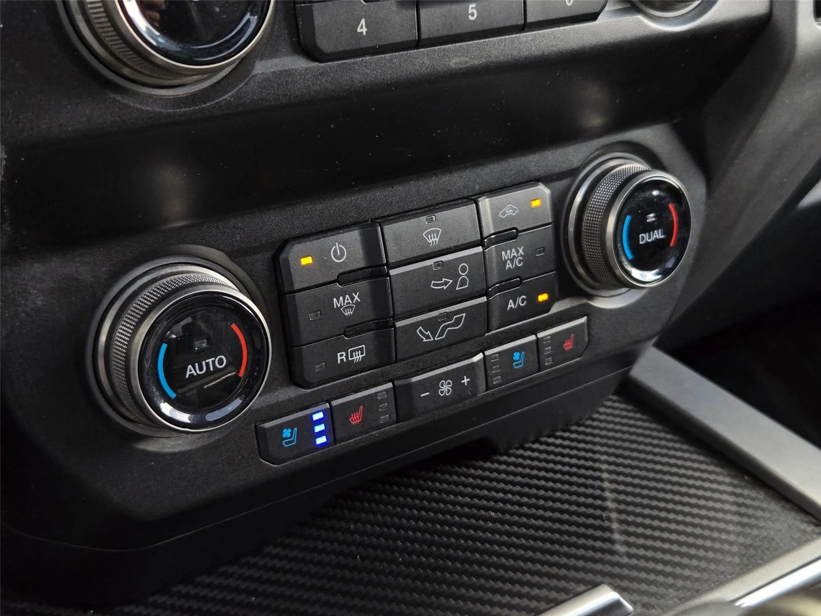 Used 2019 Magnetic Ford Raptor image 21