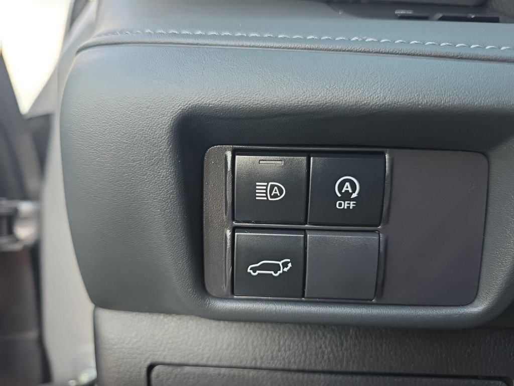 Used 2025  Toyota XLE image 17
