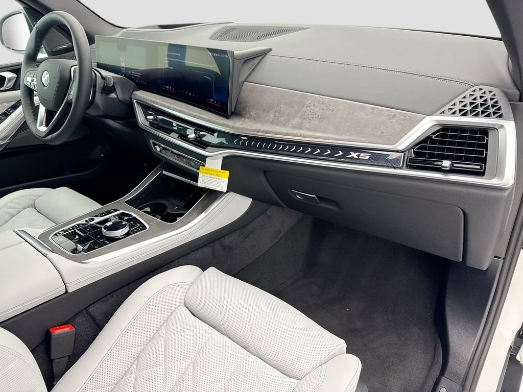 New 2026 White Metallic BMW xDrive50e image 16