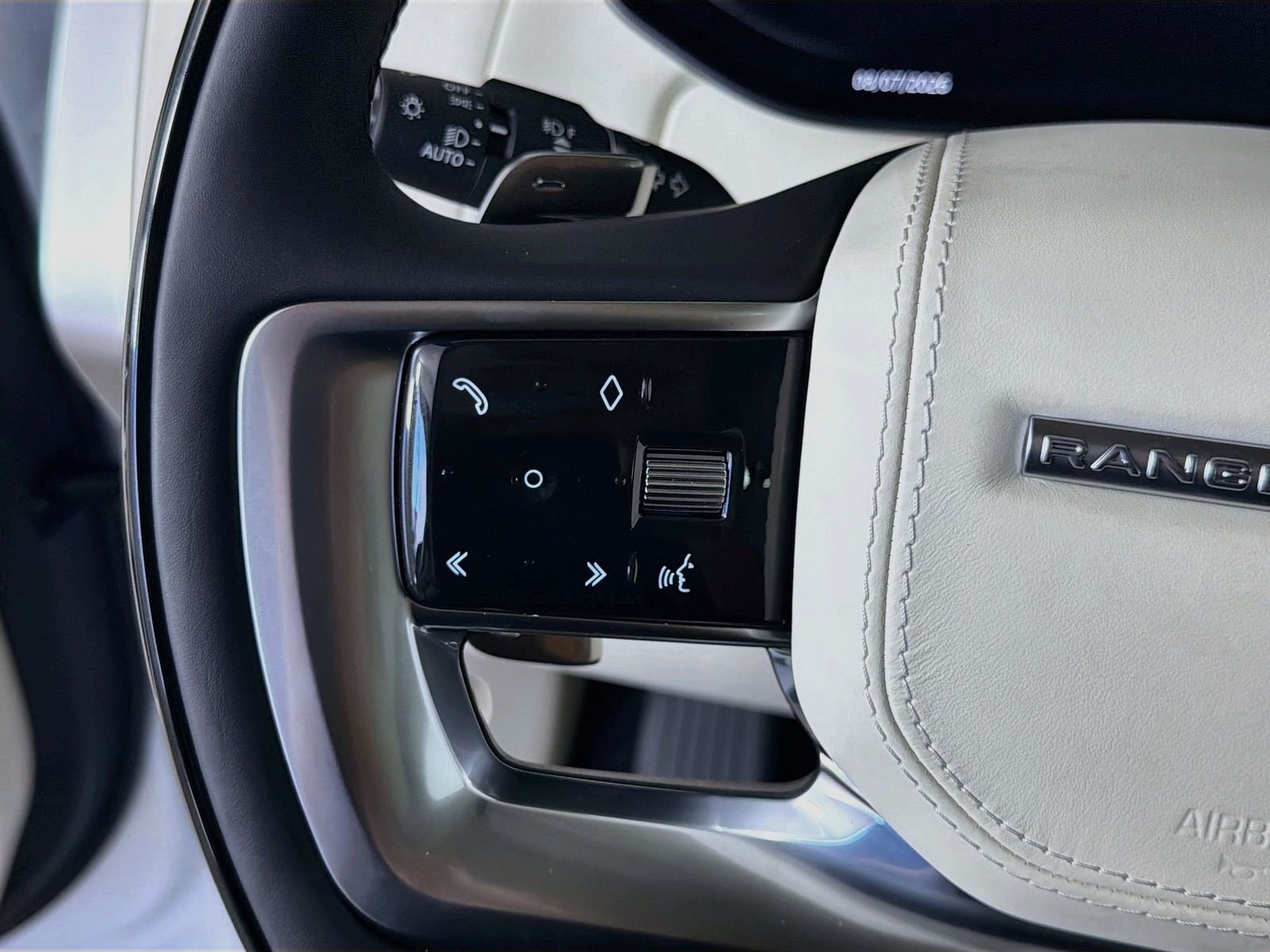 New 2026 Fuji White Land Rover SE image 12