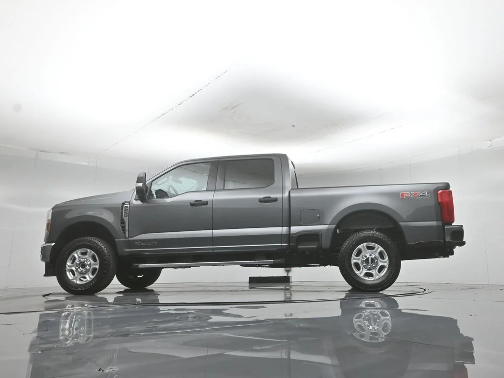 New 2026 Carbonized Gray Metallic Ford XLT image 51