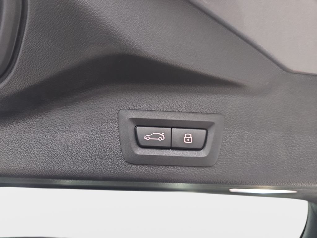 Used 2026 Skyscraper Grey Metallic BMW xDrive40i image 31